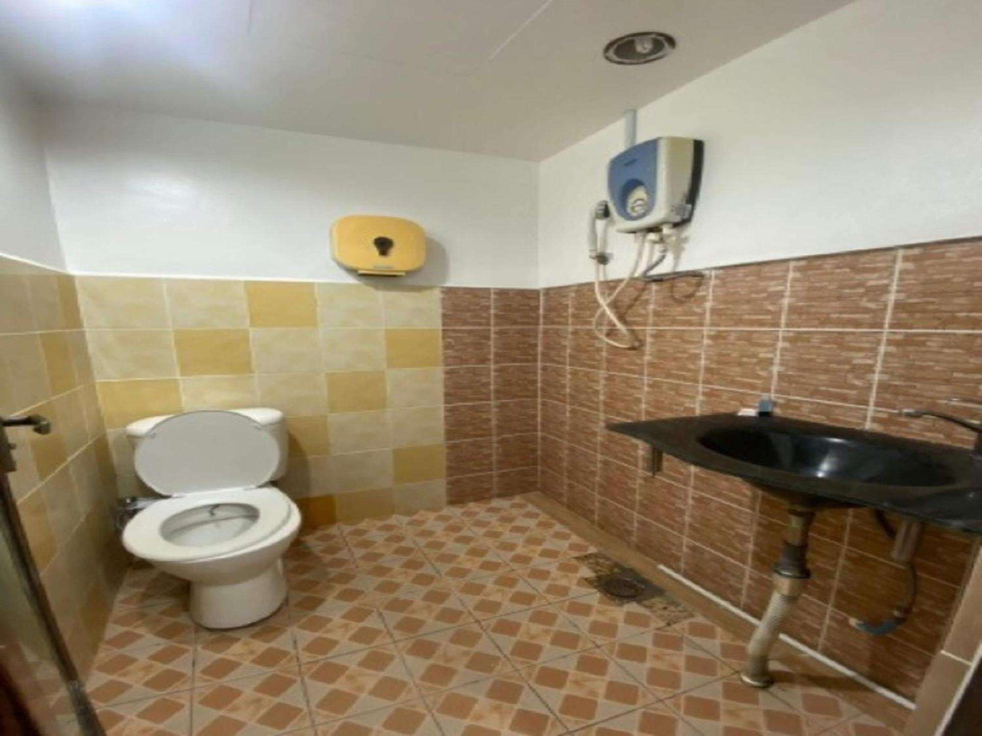 Oyo 90979 Sianglory Inn Kota Kinabalu Ngoại thất bức ảnh